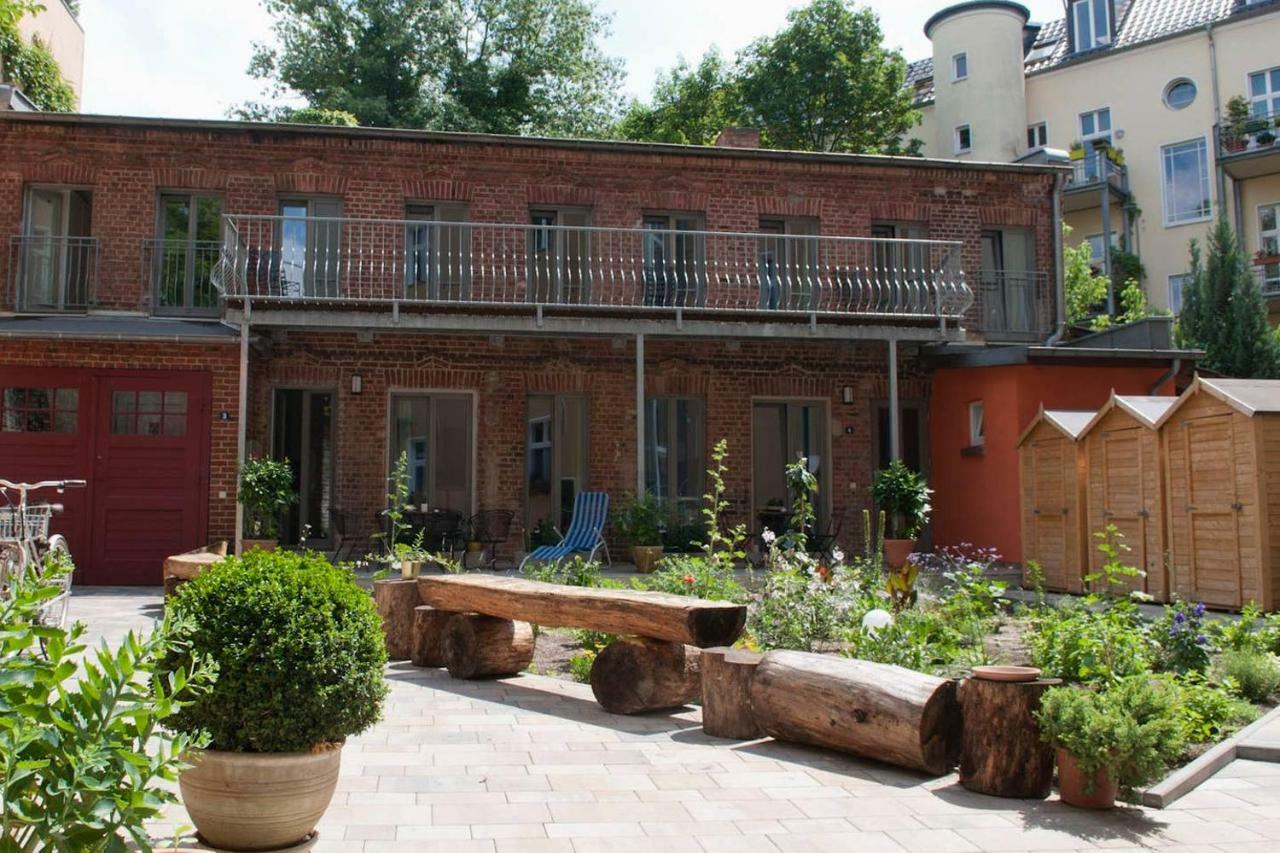 Beautiful And Cozy Remise For Up To 6 Guests Appartement Berlijn Buitenkant foto